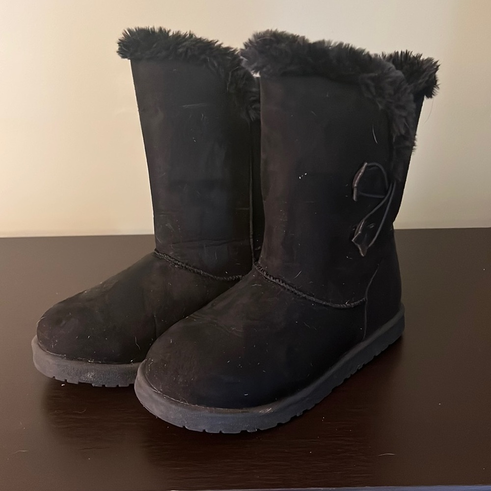 Gently used Little Girls Black “Fur” lined Boots